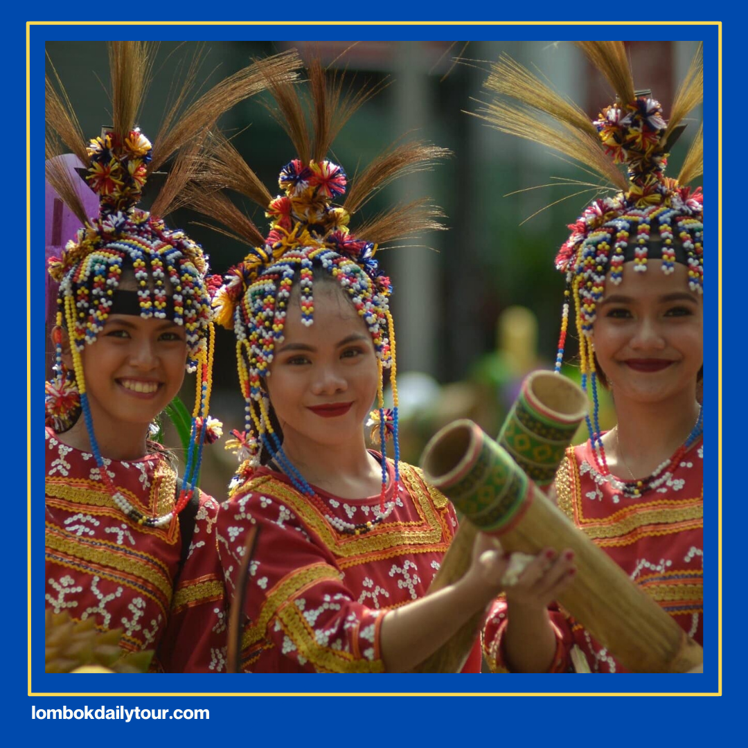 Mudah Akses Dan Menarik - Ini 3 Wisata Dekat Bandara Lombok! 8 Festival lokal sebagai destinasi wisata dekat bandara Lombok.